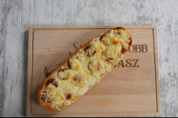 Gyulai kolbászos - sajtos óriásbagett 173 g Fagyasztott melegszendvicsek