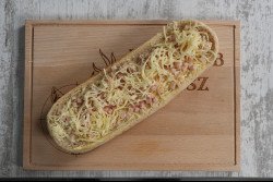 Csirkemell sonkás - sajtos óriásbagett 205 g Fagyasztott melegszendvicsek